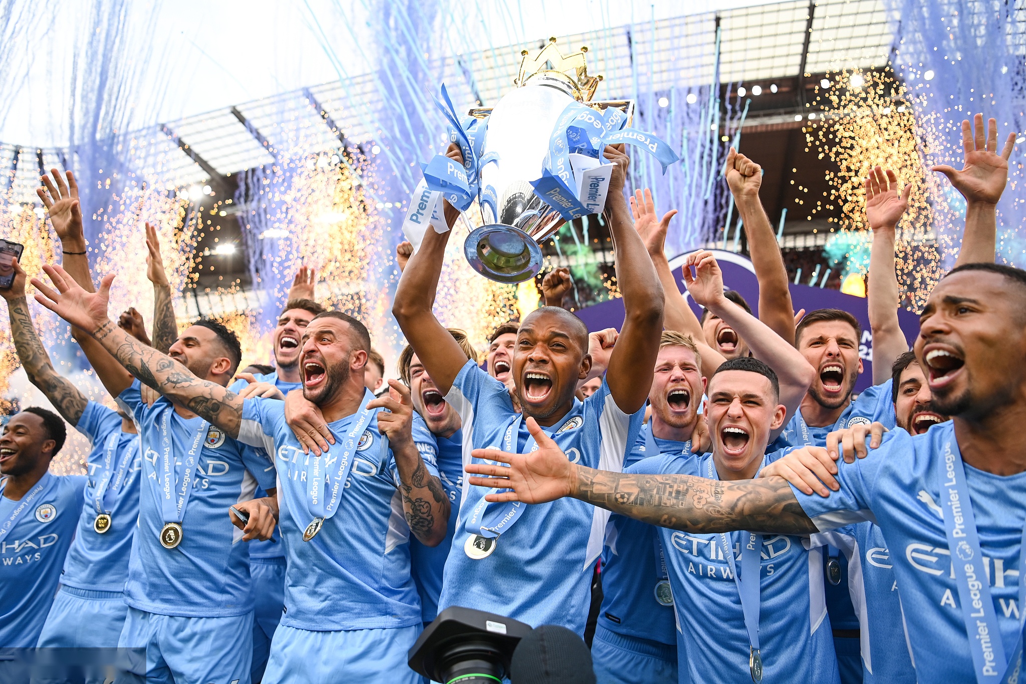 也极大地影 也极大地影